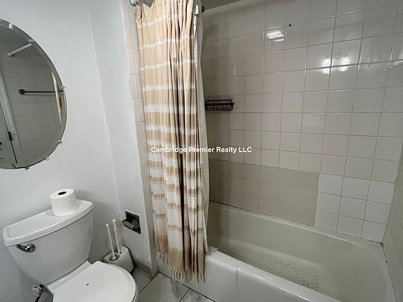 3rd image of 10 Yarmouth St APT 4