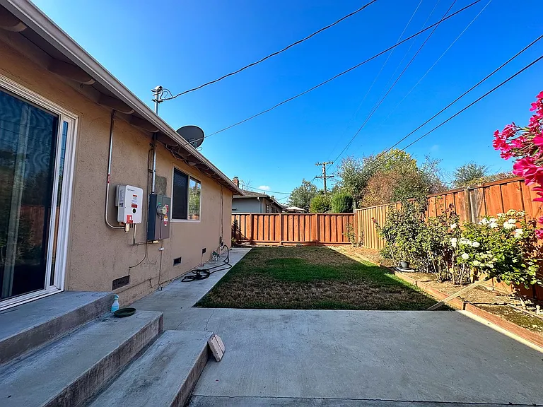 1727 Coralee Dr — Photo 20