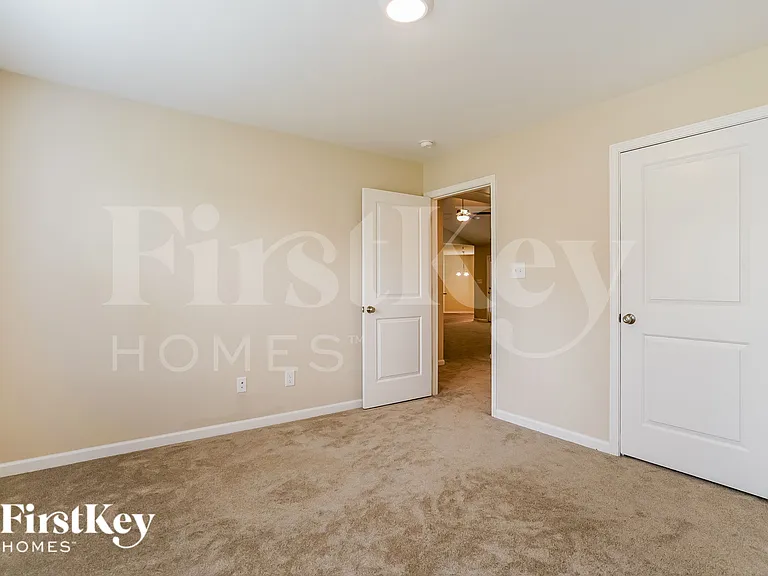 90 Voyage Cir — Photo 12
