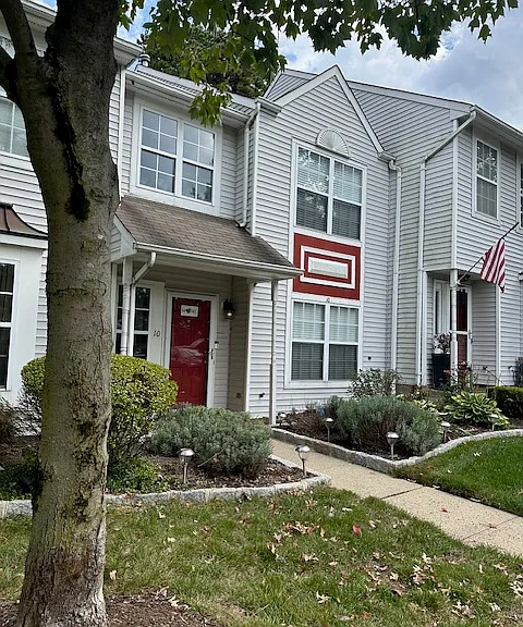 10 Mystic Ct — Photo 1