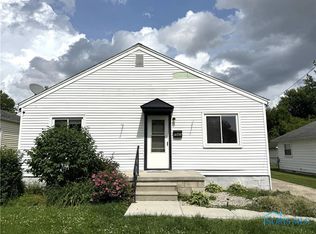 1047 Mambrino Rd, Oregon, OH 43616