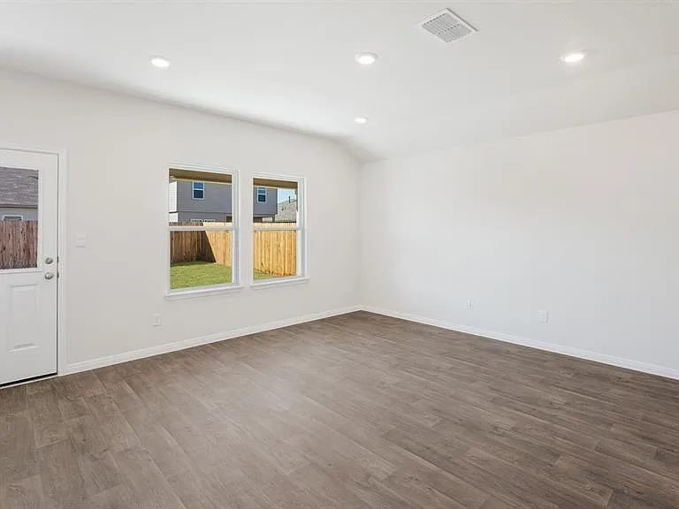 14021 Feinstein St — Photo 9