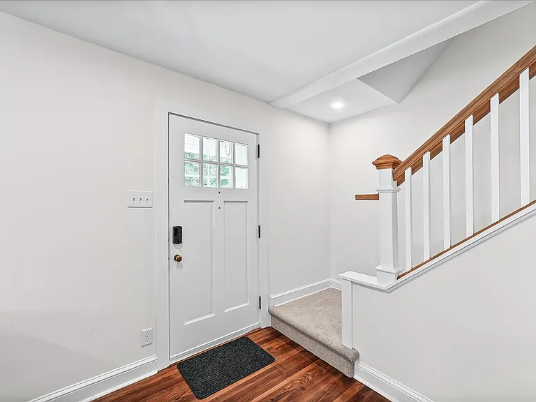 8 Stanton Ave — Photo 4