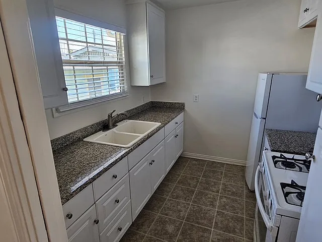 205 Lindero Ave #209 — Photo 3