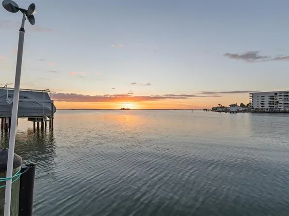 2484 Baywood Dr W, Dunedin, FL 34698