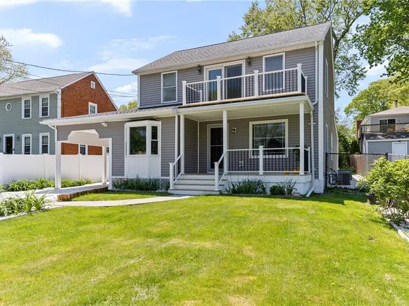 15 Cedar Dr, Bristol, RI 02809