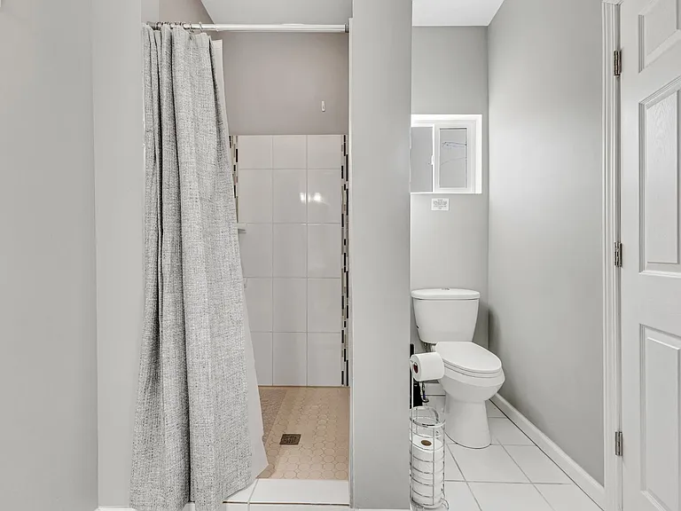 1206 Lexington Ave — Photo 9