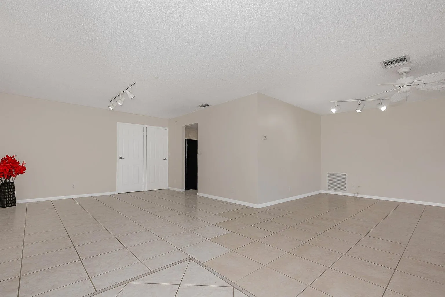 4 bed, 1710 sqft, $3,300 — Photo 1
