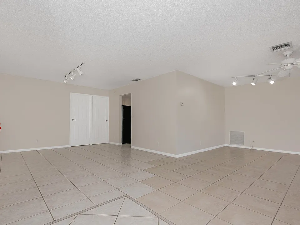 2831 NW 51st Ter