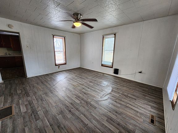 3rd image of 403 9th Ave SW