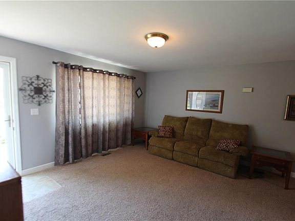 5th image of 1428 Sweetbriar Ave