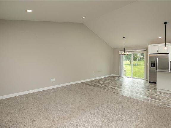5th image of 302 Devin Dr