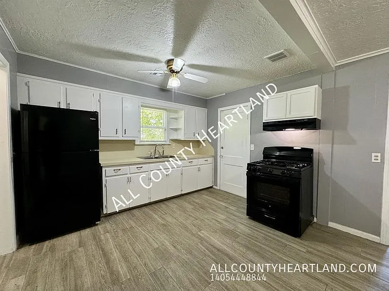 3328 NW 29th St — Photo 5