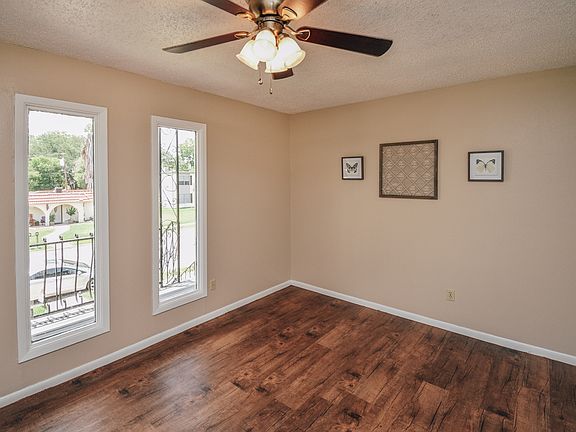 3rd image of 602 Sherwood Dr APT C
