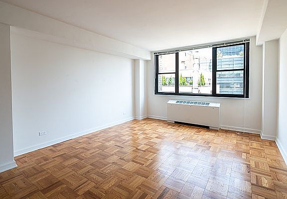 3rd image of 315 W 57th St APT 5H
