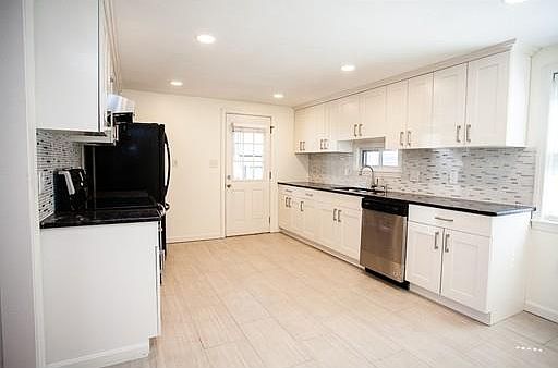 3rd image of 12 Lynnmere Ave