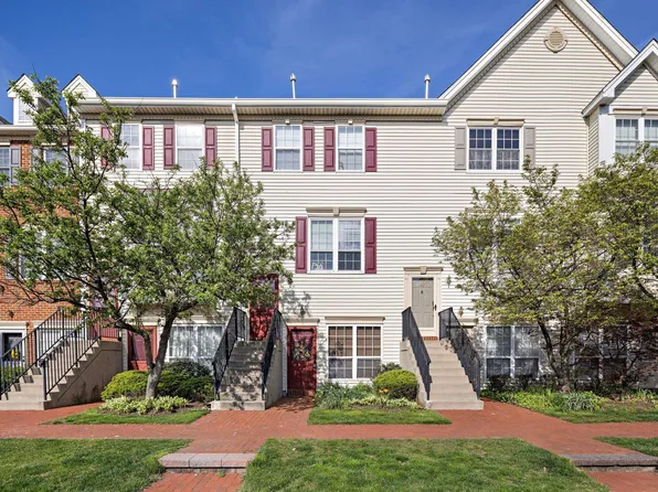 133 Cottonwood St, Jersey City, NJ 07305