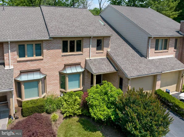 87 Amity Dr, Chesterbrook, PA 19087