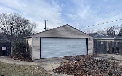 4th image of 618 Daisy Ln