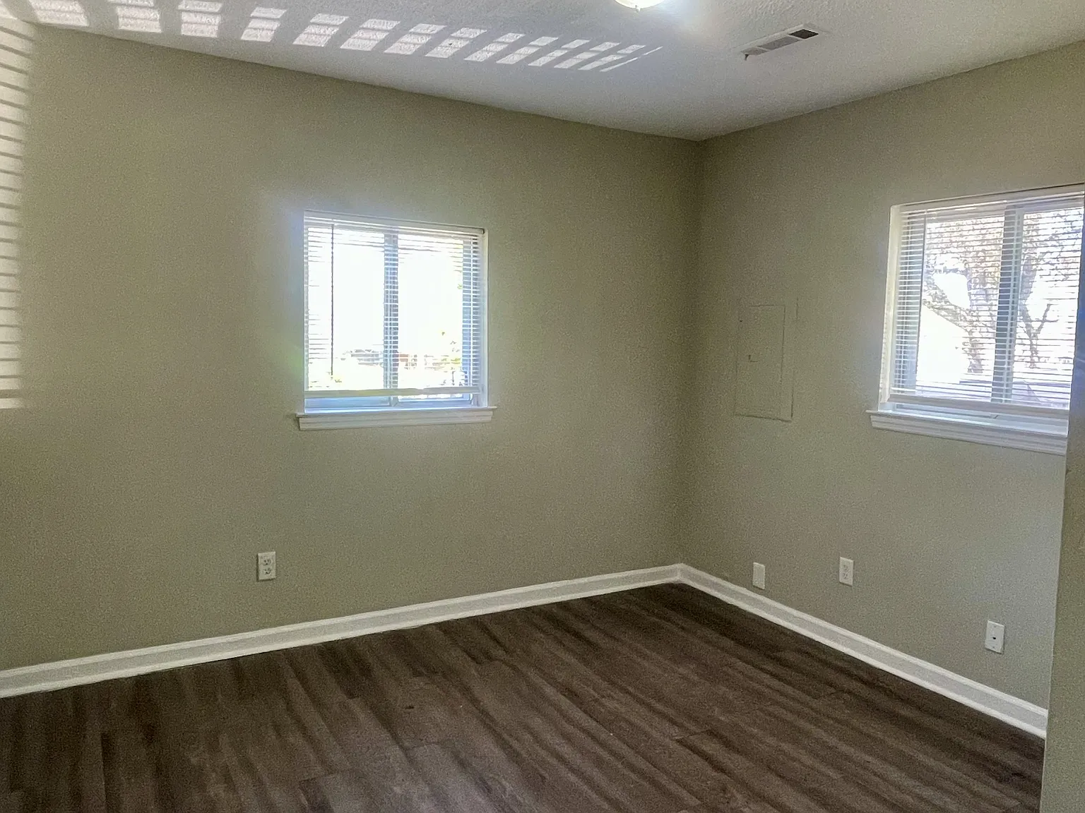 1210 Sheridan Ave - 1 — Photo 3
