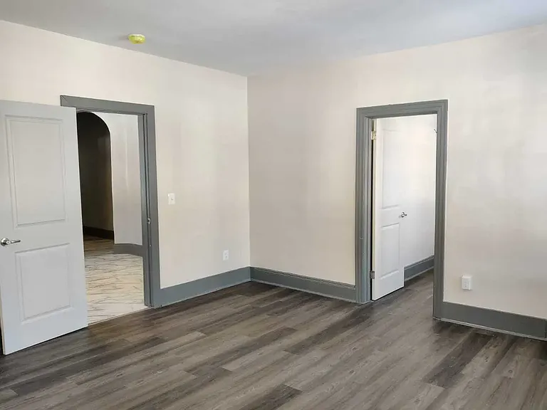 New Park Apartments — Photo 3