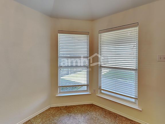 5th image of 2616 Redwood St