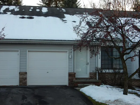 1838 N Pontiac Trl #1, Walled Lake, MI 48390