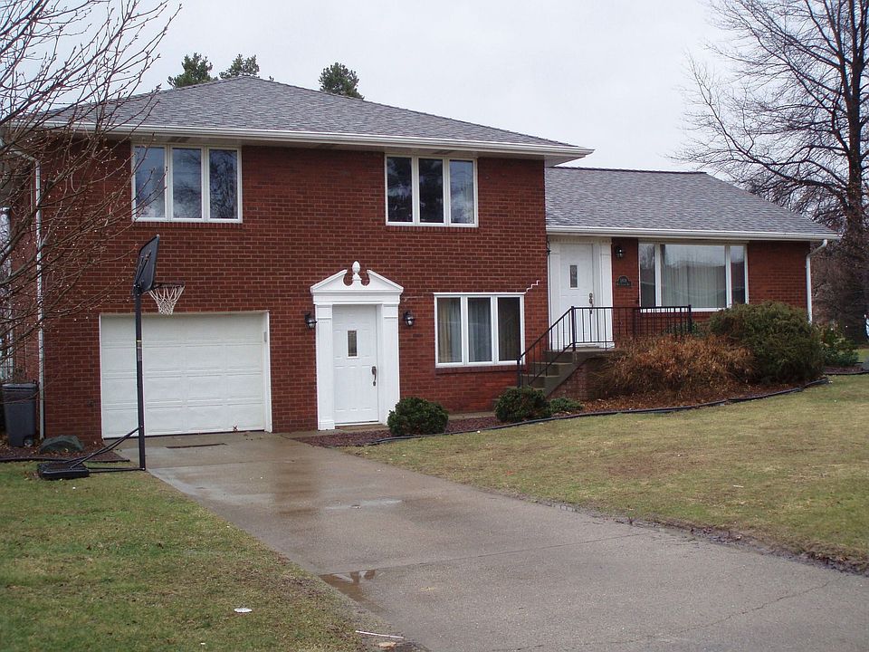 Beautiful all brick colonial multi-level in Scottdale!
