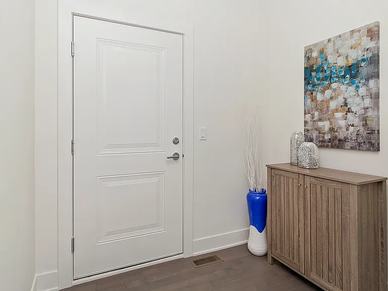 724 Derby Ln — Photo 13