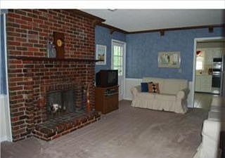 2nd image of 100 E 118th St