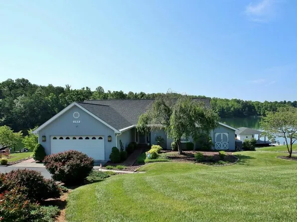 177 Sandy Point Ct, Union Hall, VA 24176