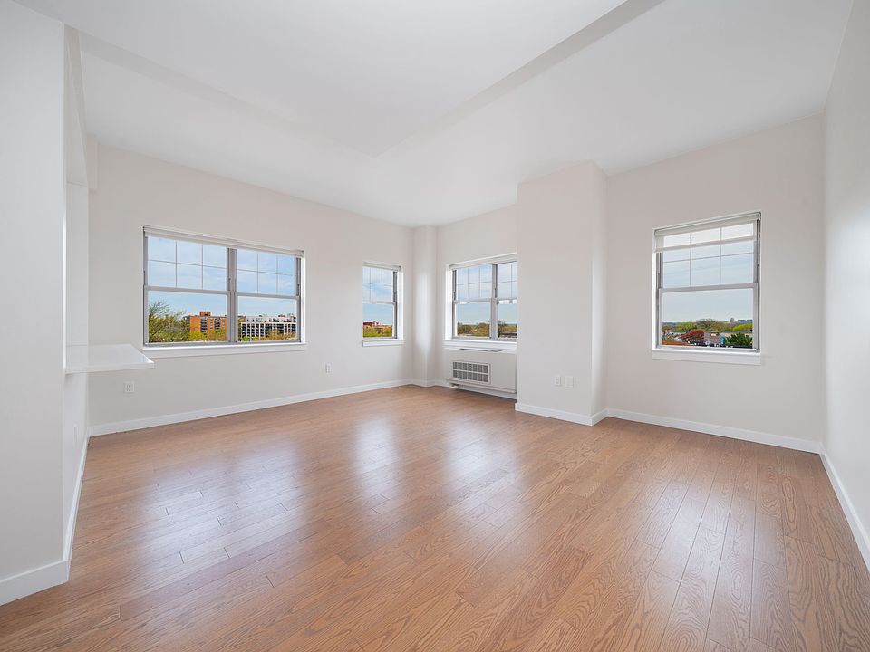 1st image of 7525 153rd St APT 734