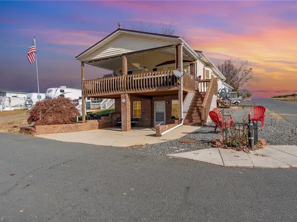 231 Badin View Dr, New London, NC 28127