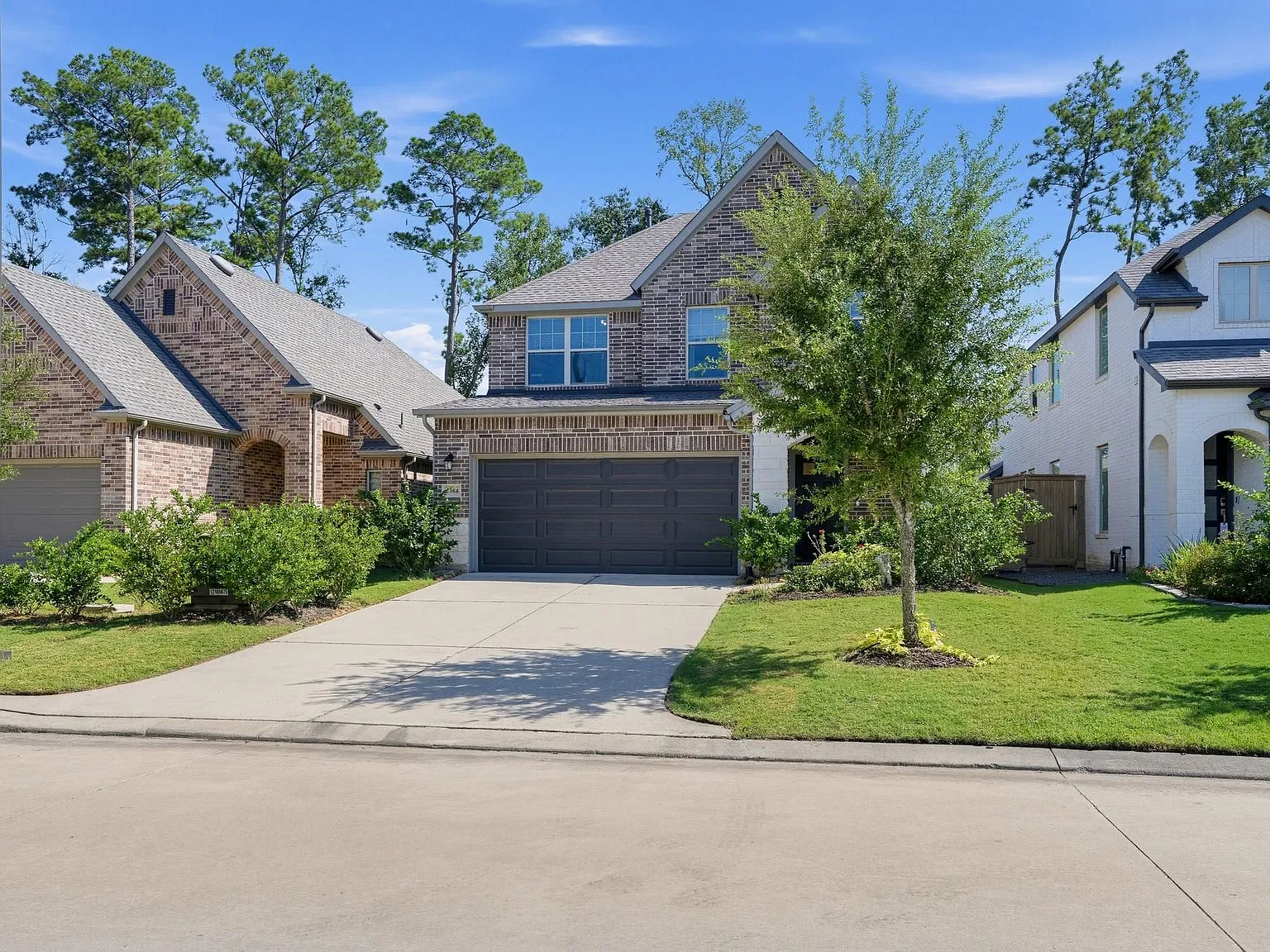 4 bed, 2.5 bath, 2432 sqft, $3,100 — Photo 4