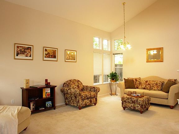 3rd image of 1564 Oyama Dr