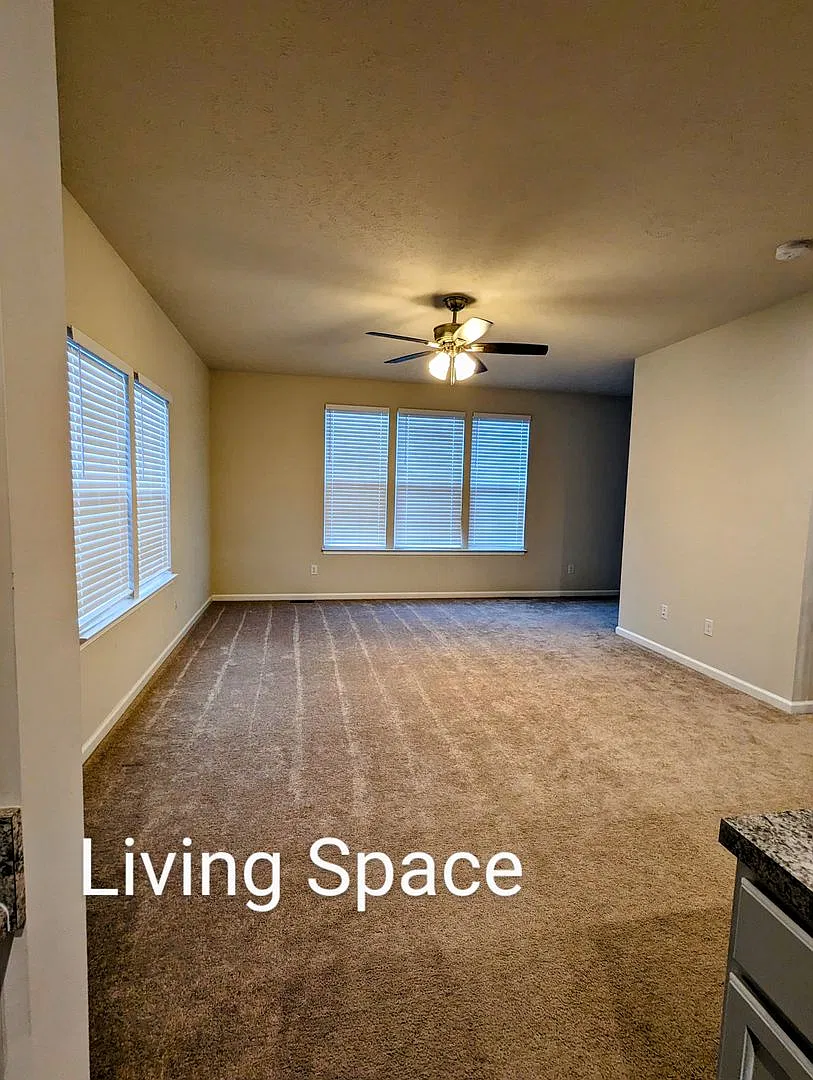 Luxury Townhome — Photo 4