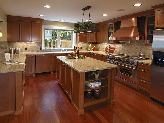 Chef's Kitchen w/Viking