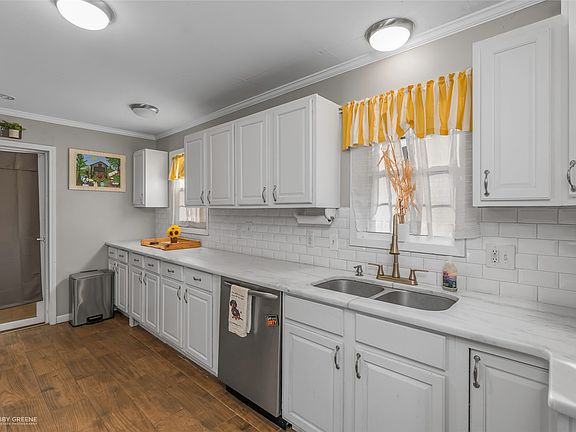 4th image of 367 Leland Ave