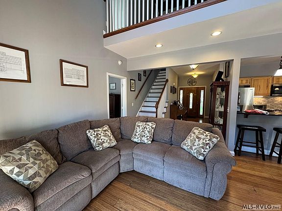 5th image of 328 White Oak Ct