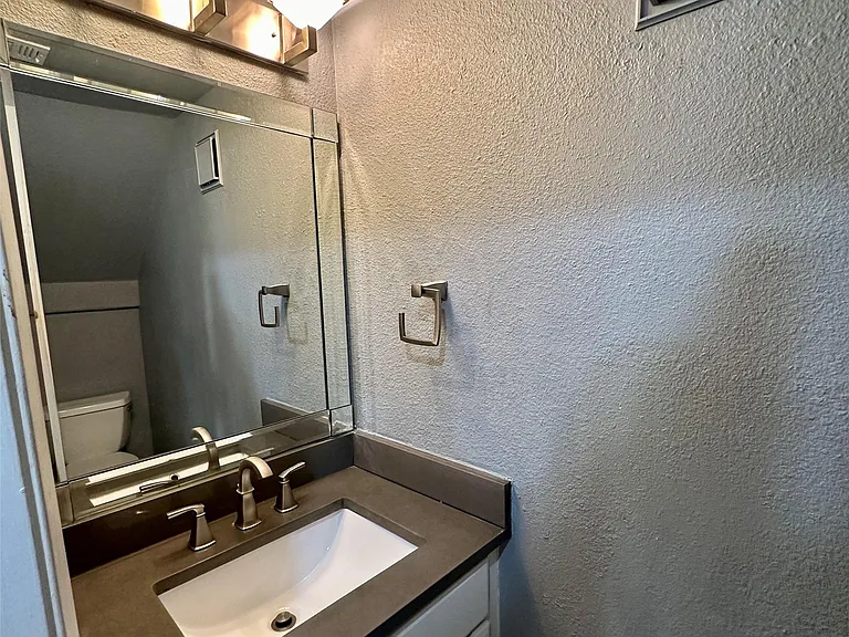 2018 W Rundberg Ln #5B — Photo 11