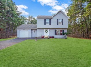8 Pebble Way, Riverhead, NY 11901