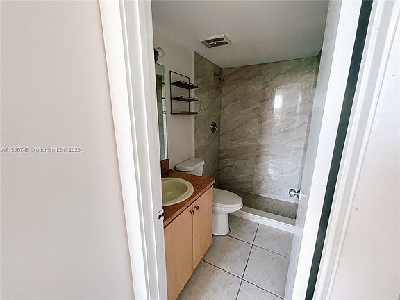 4th image of 1740 NW North River Dr APT 622