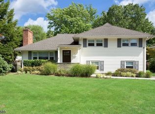 1 Red Maple Ln, Kenilworth, NJ 07033