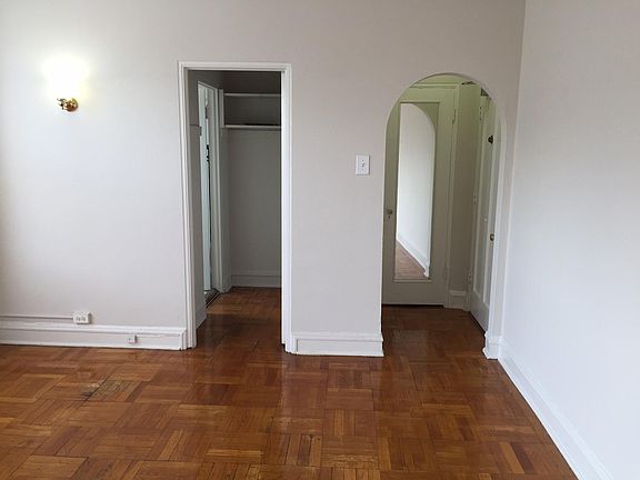 2nd image of 1626 W Sherwin Ave #303