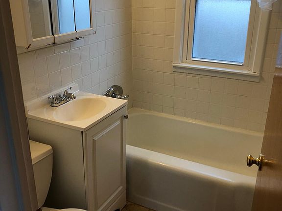 3rd image of 124 Woodward Ave #Lower1
