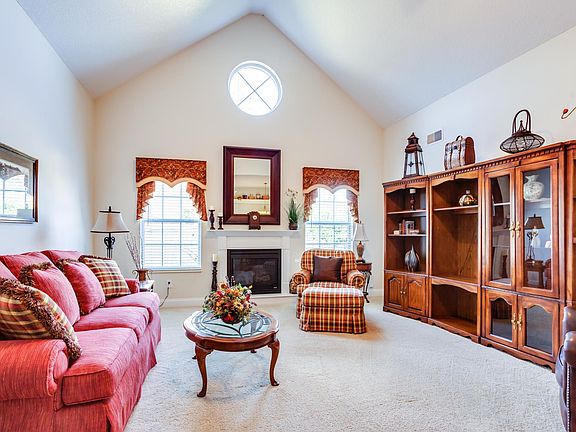 3rd image of 5928 Round Hill Ln