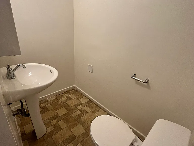 14612 Wyandotte St #9 — Photo 18
