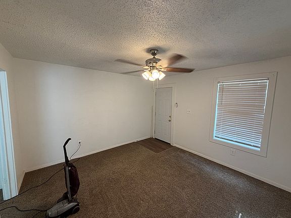 5th image of 702 W Kansas Ave