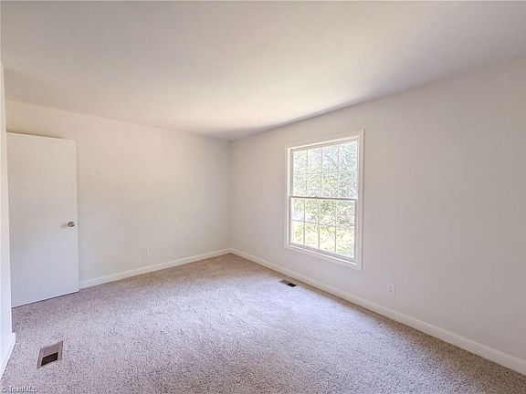 4th image of 2618 Speas Rd