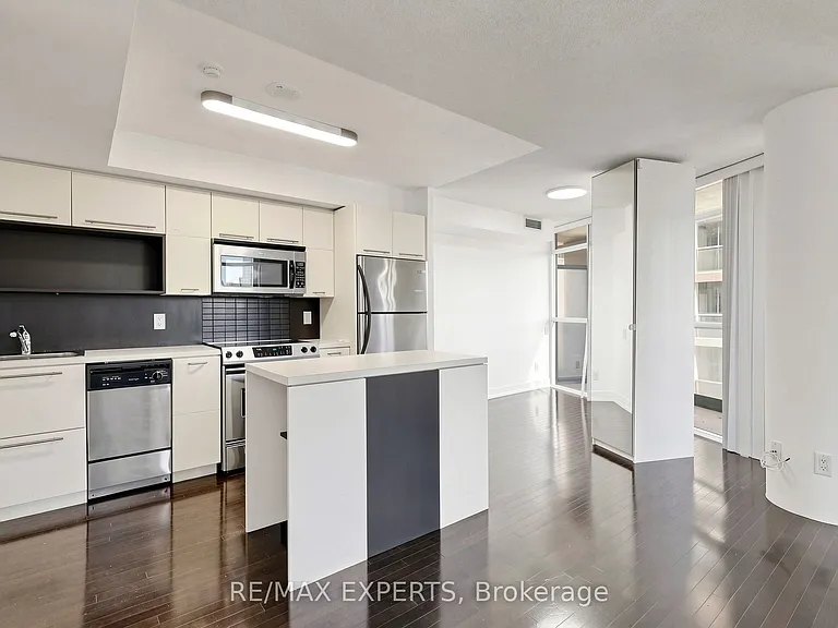 21 Carlton St #507 — Photo 13